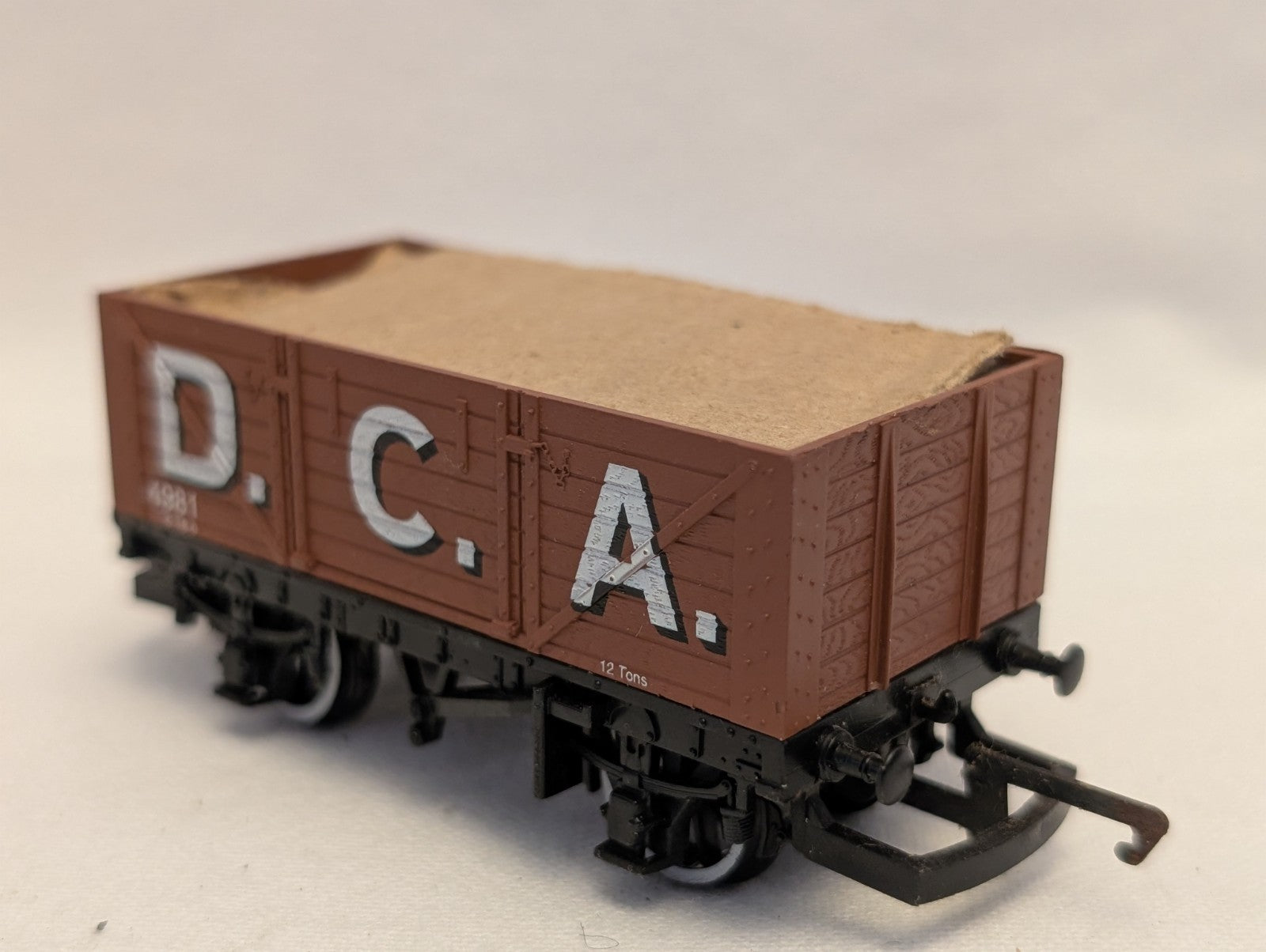 Hornby OO Gauge 7 Plank Open Wagon 'D.C.A.' Goods Wagon 4981 D.C.A.