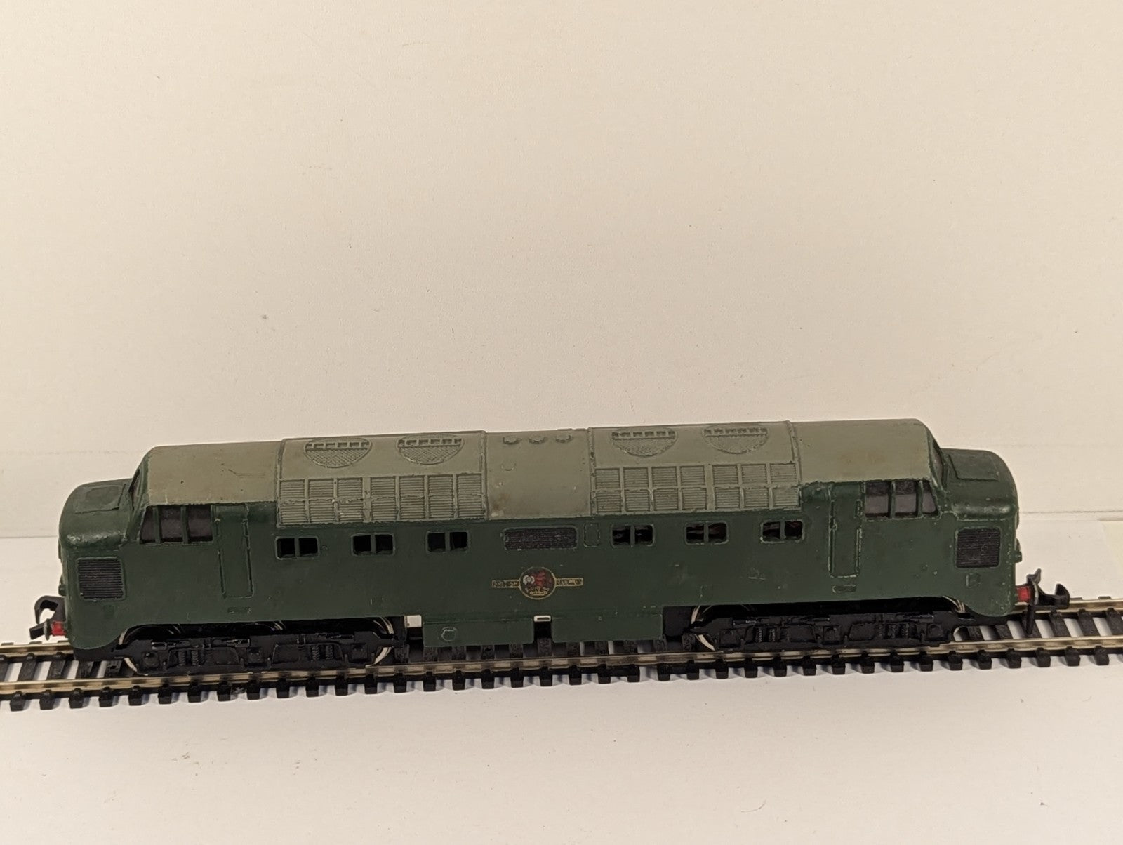Hornby Dublo 3232 OO Gauge Class 55 Deltic Diesel Locomotive - BR Green