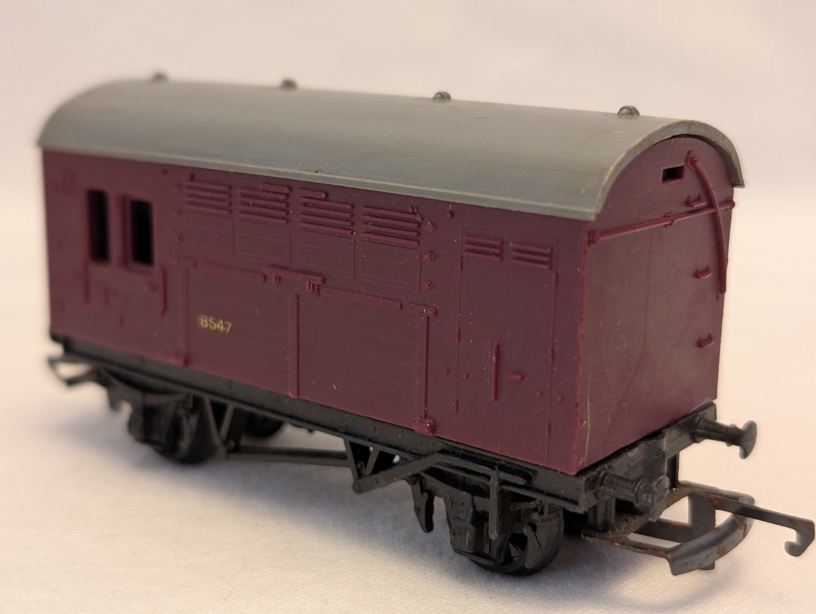 Tri-ang R123 OO Gauge BR Horse Box - Maroon