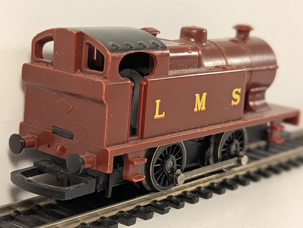Hornby R1031 LMS 0-4-0 Shunter Steam Locomotive OO Gauge