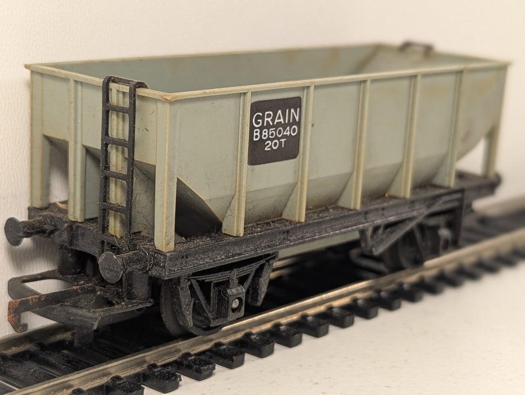 Tri-ang OO Gauge R214 BR 20T Grain Hopper Wagon B85040