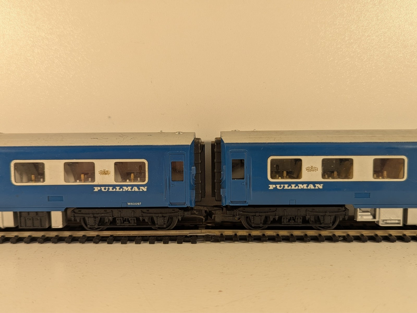 Tri-ang R555/R556 Blue Pullman Train Set OO Gauge