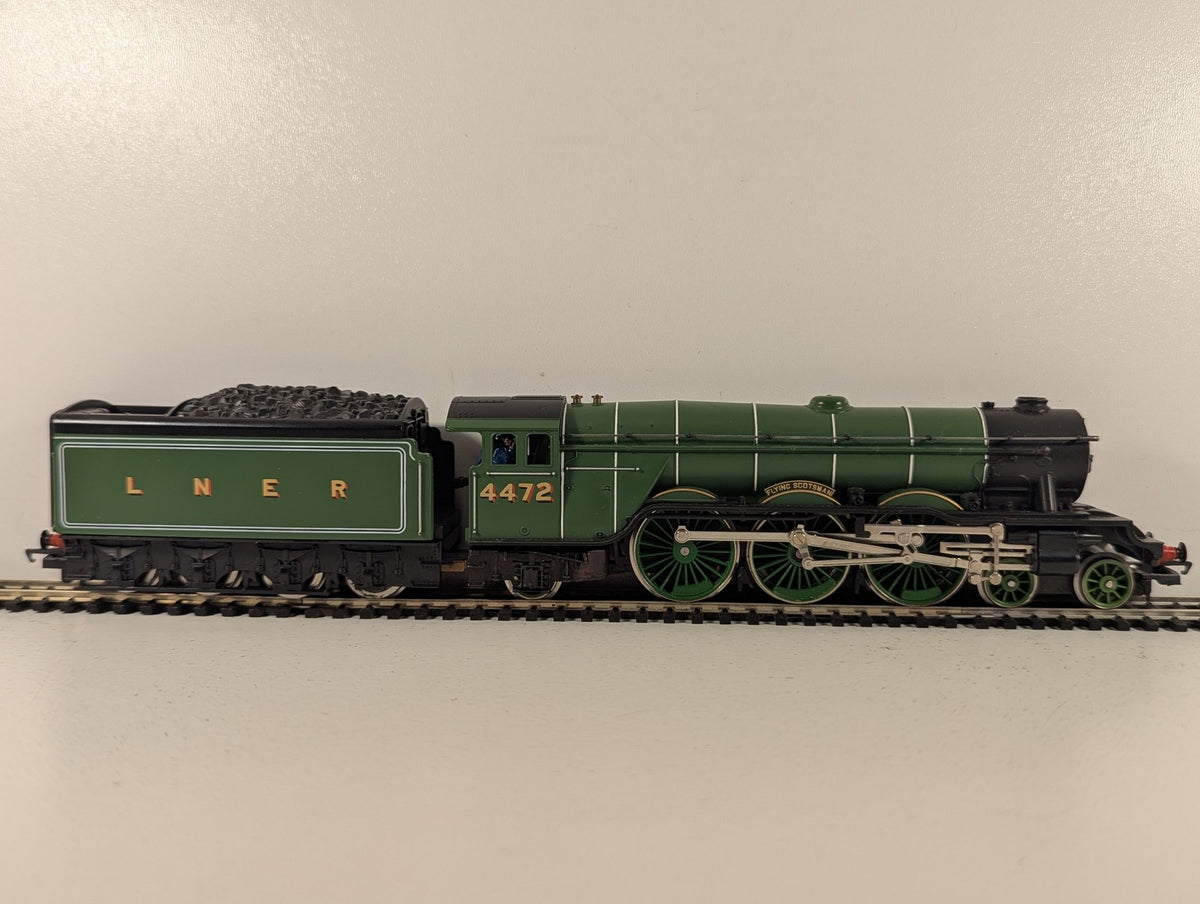 Hornby OO Gauge Flying Scotsman Steam Locomotive 4472 LNER Green