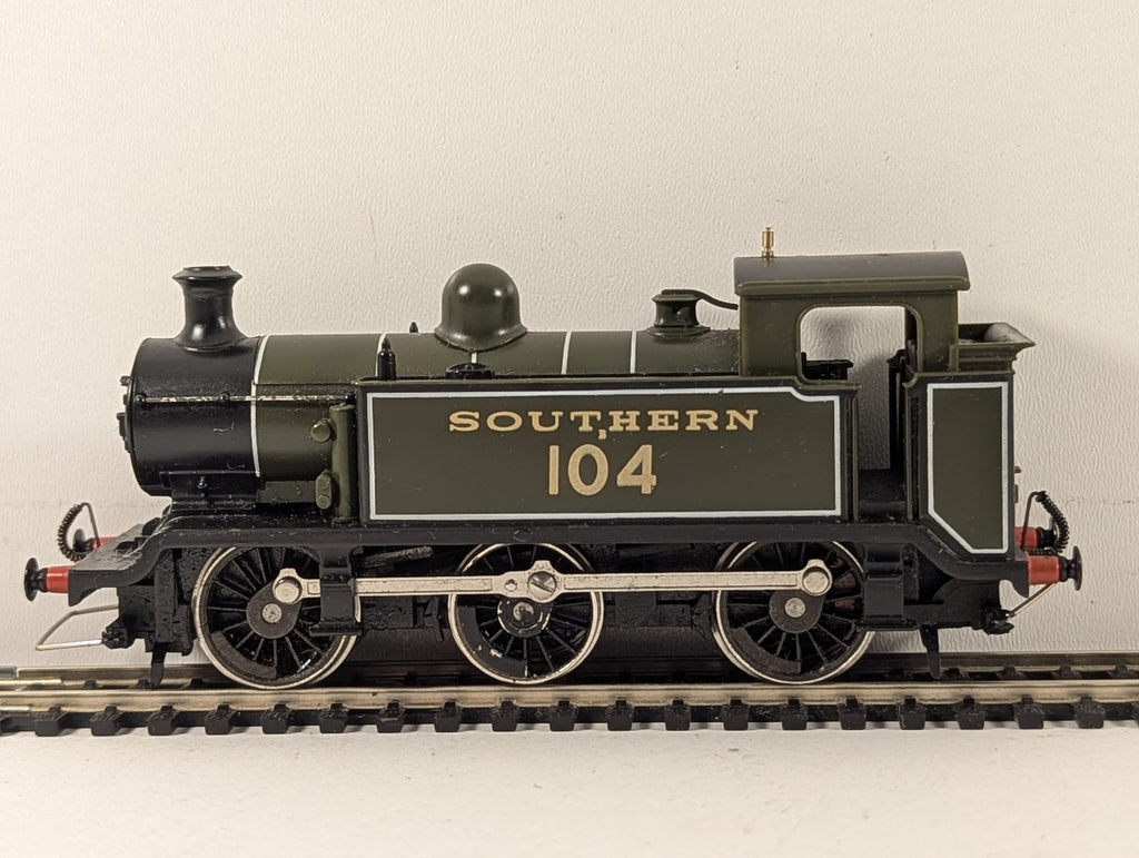 Hornby OO Gauge Class 0F 0-6-0T Steam Locomotive 104