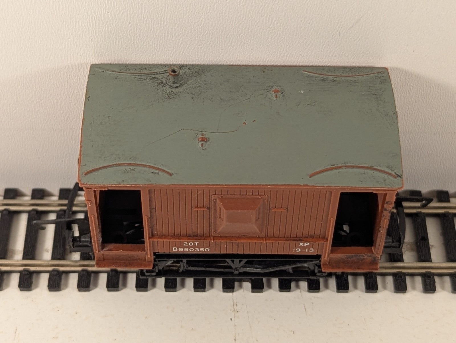 Hornby R239X020 BR 20 Ton Brown Brake Van