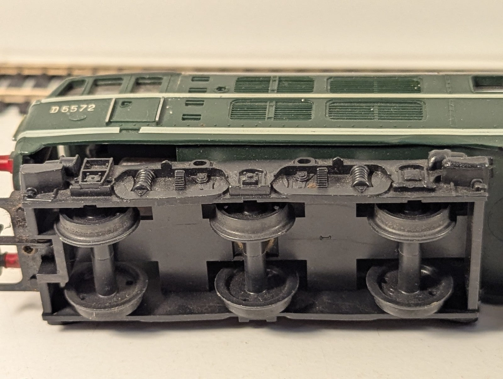 Tri-ang R357 Class 31 D5572 BR Green Spares/Repair