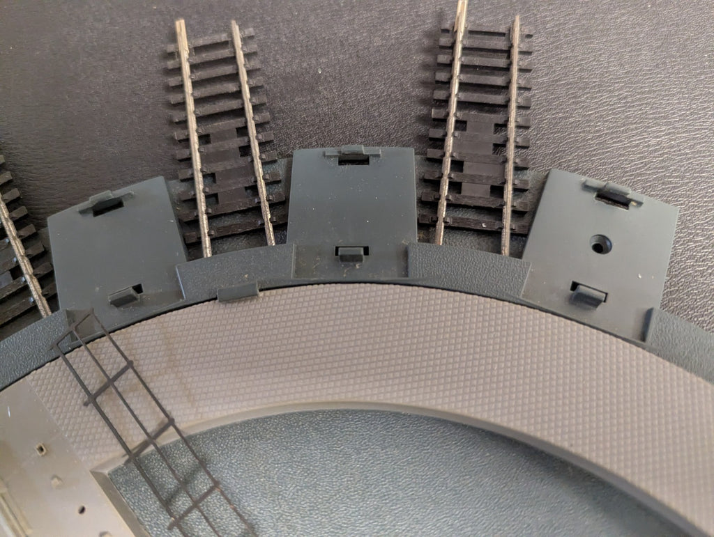 Hornby Railways R410 Operating Turntable Set Boxed