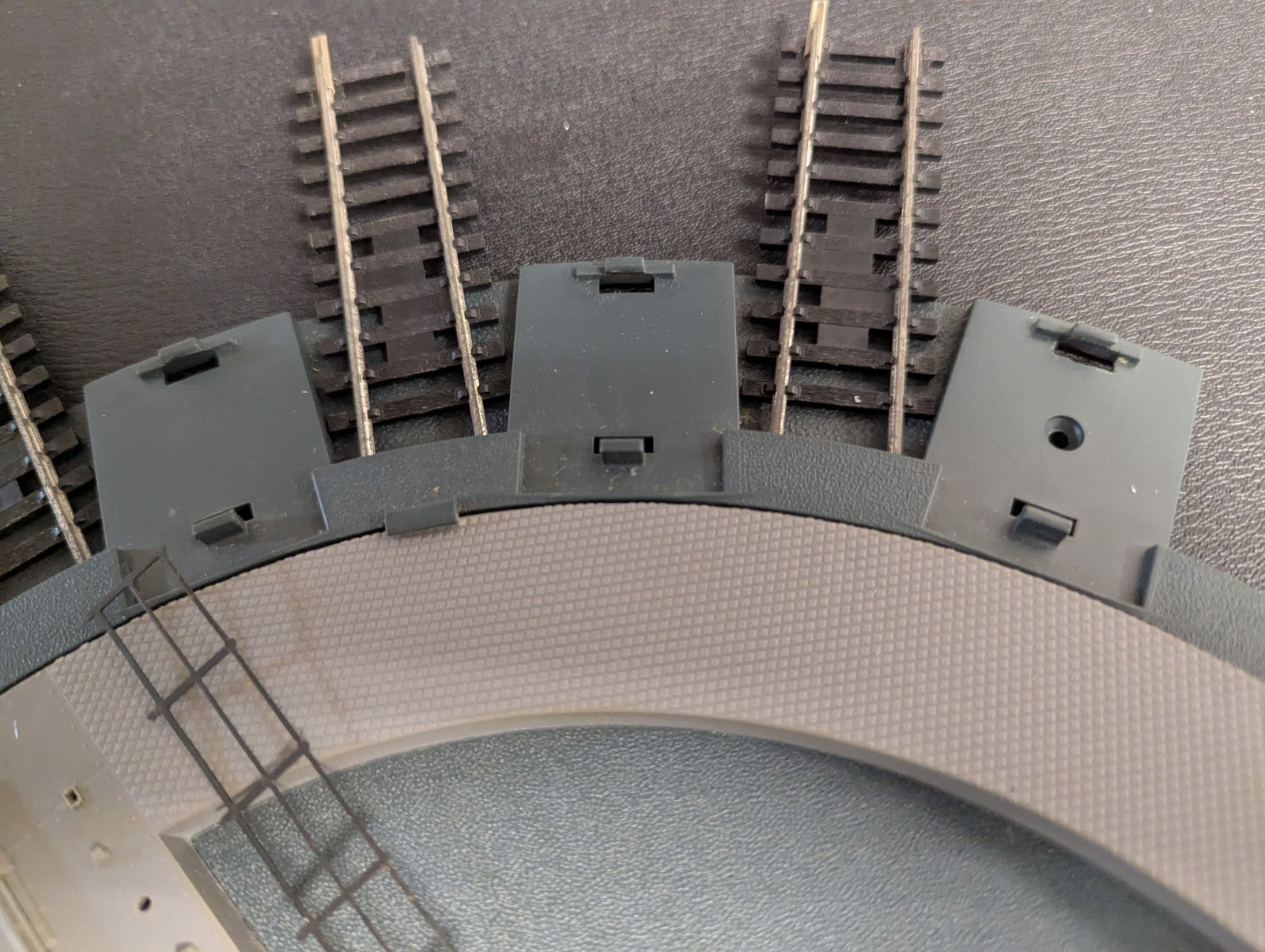 Hornby Railways R410 Operating Turntable Set Boxed