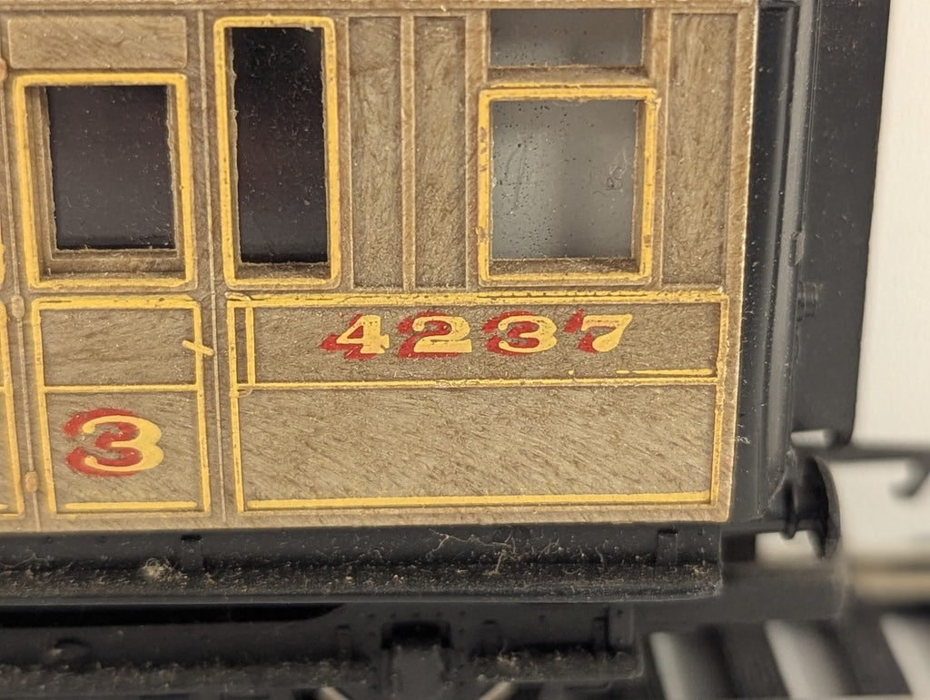 Hornby OO Gauge LNER Composite Coach Passenger Coach 4237 LNER Teak R433