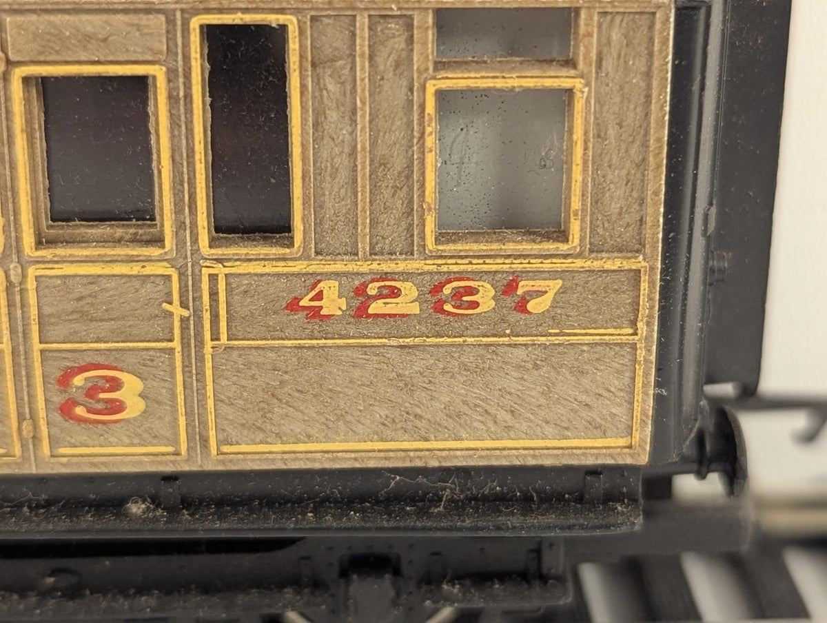 Hornby OO Gauge LNER Composite Coach Passenger Coach 4237 LNER Teak R433