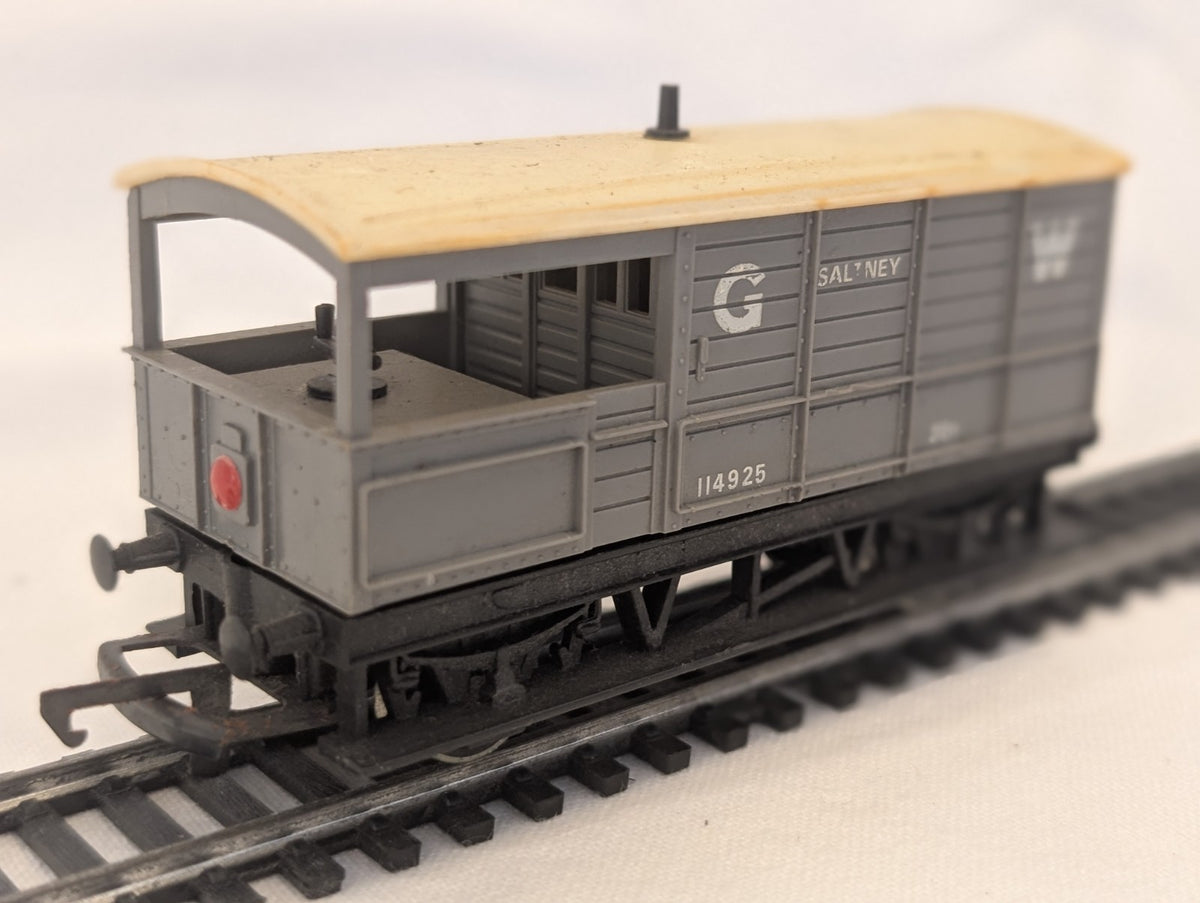 Hornby R018 OO Gauge GWR 20 Ton “Toad” Brake Van – Saltney