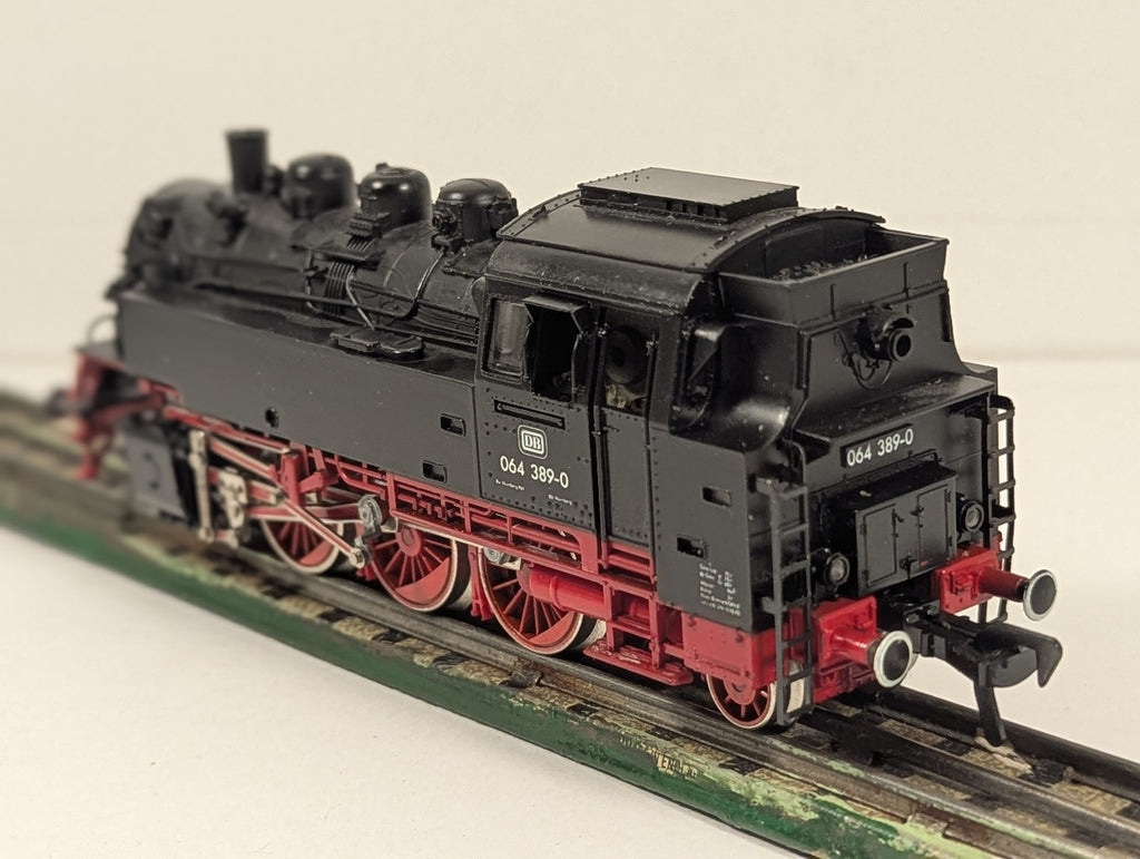 Fleischmann HO Gauge Class 064 Steam Locomotive 064 389-0 DB Black & Red