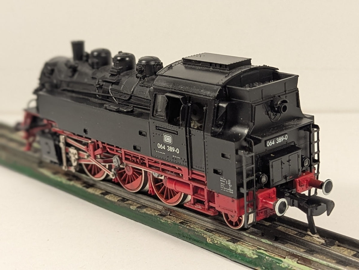 Fleischmann HO Gauge Class 064 Steam Locomotive 064 389-0 DB Black & Red