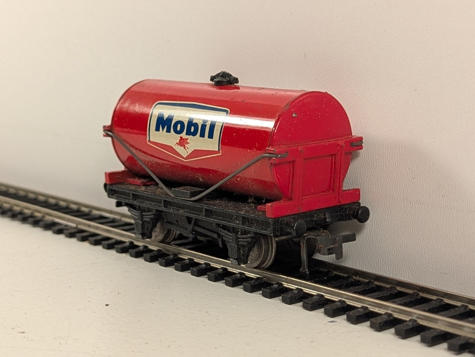 Hornby Dublo 32084 OO Gauge D1 Mobil Tank Wagon - Boxed