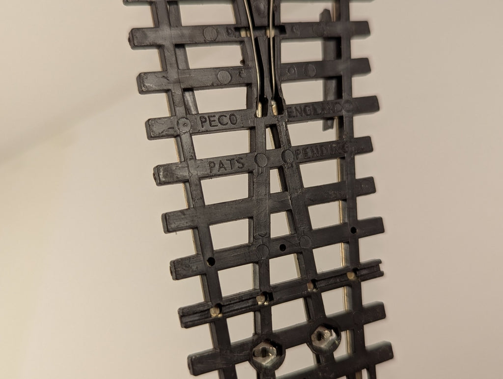 Peco OO Gauge L/H Point