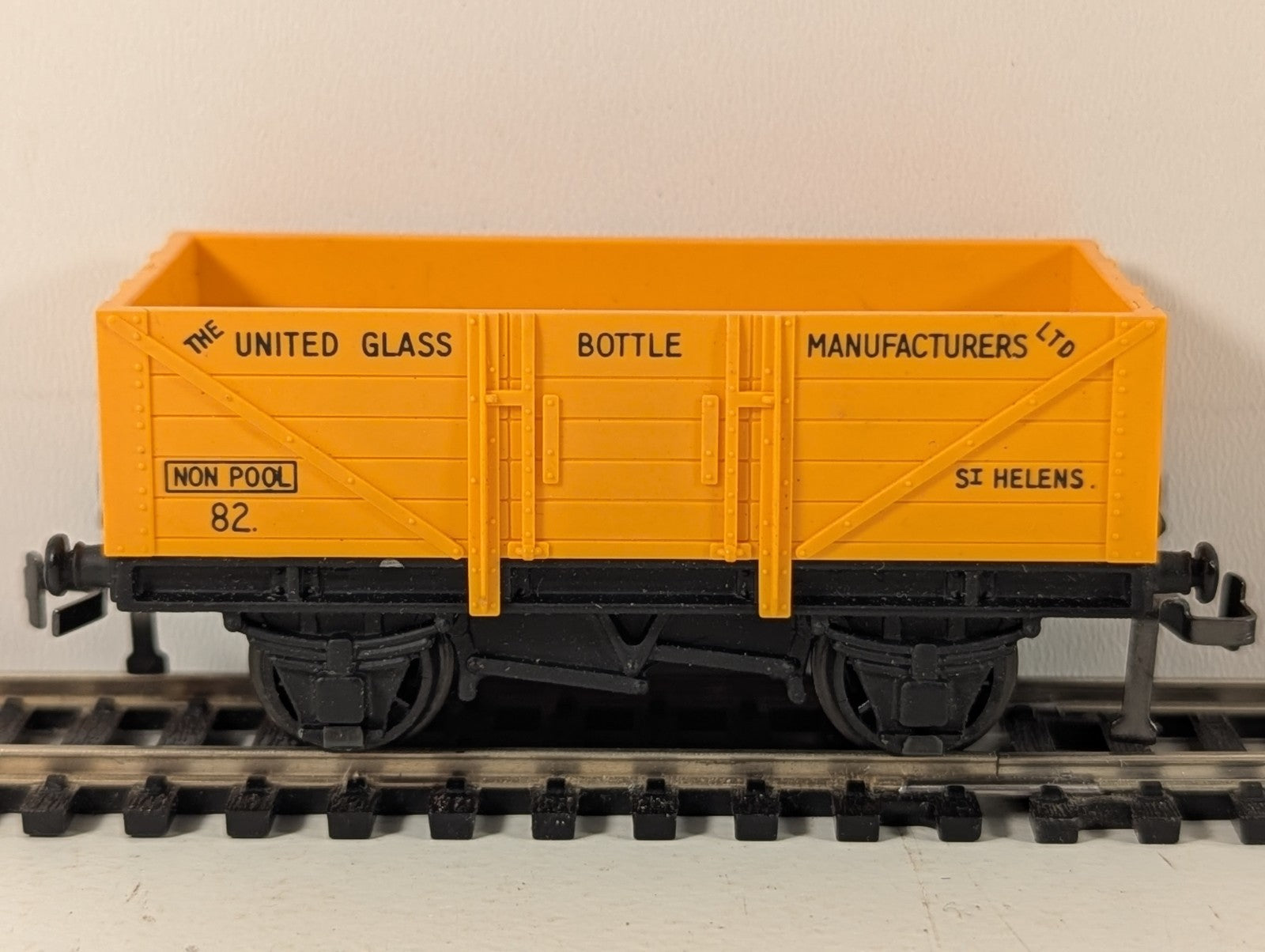 Hornby-Dublo 32069 OO Gauge United Glass Bottles Sand Wagon - Boxed