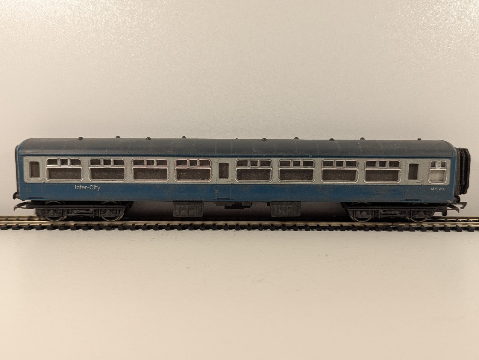 Hornby OO Gauge BR Mk2 Standard Class Coach