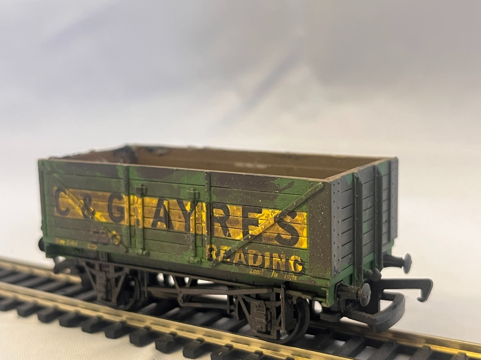 Replica Railways 13204 OO Gauge C & G Ayres Reading Wagon Weathered