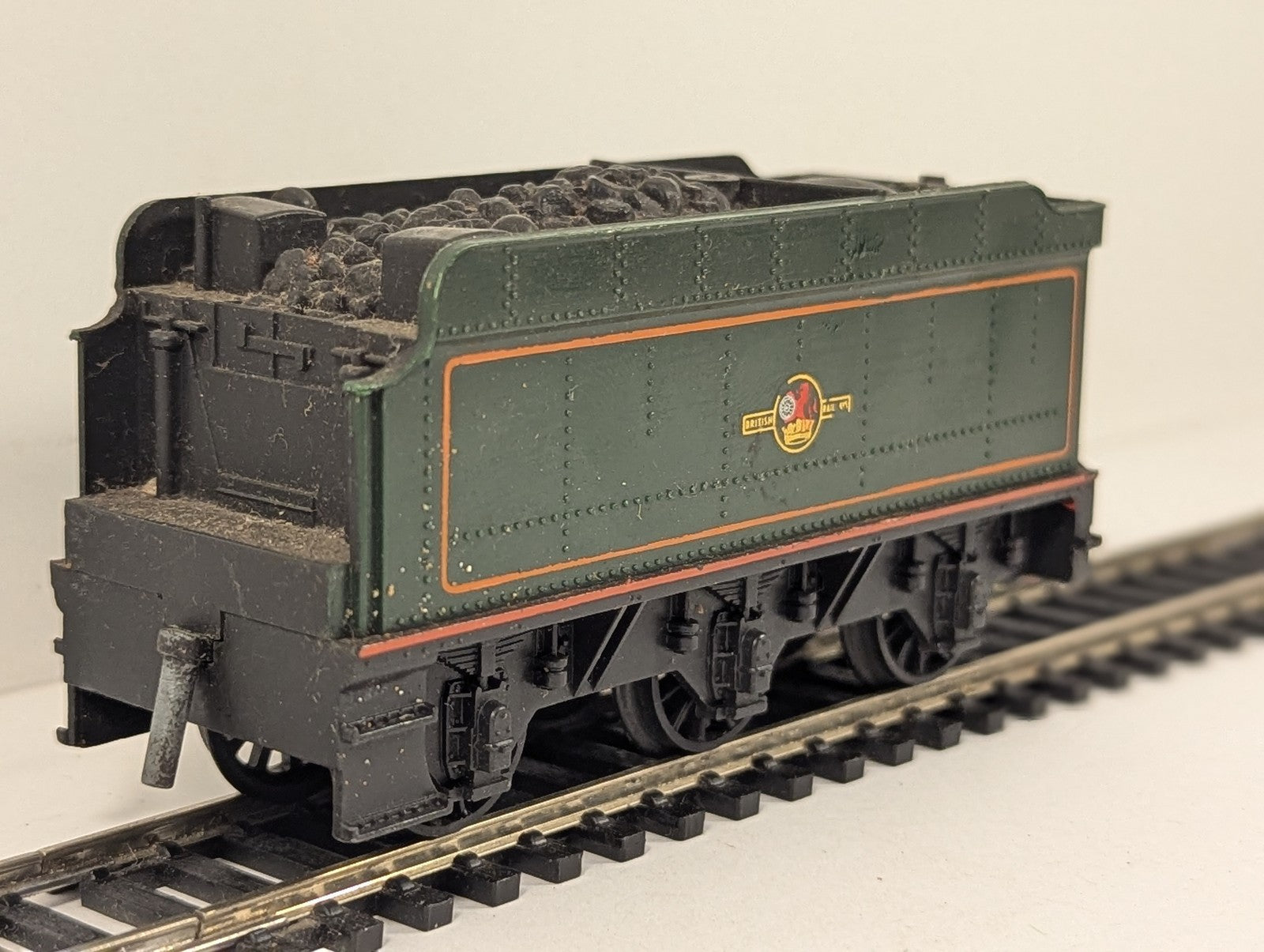 Hornby OO Gauge Fowler 3500 Gallon Tender BR Lined Green (Early Emblem)