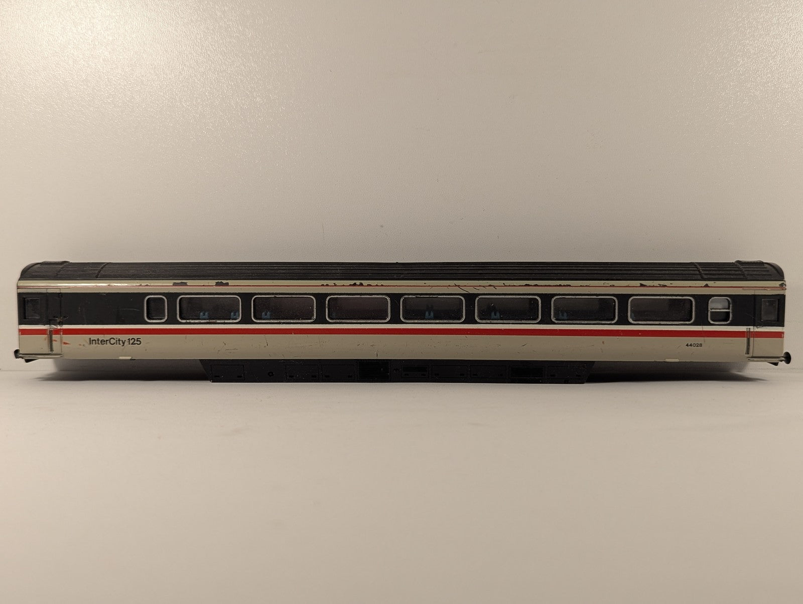 Hornby OO Gauge BR Mk3 TGS Coach Passenger Coach 44028 BR InterCity Executive