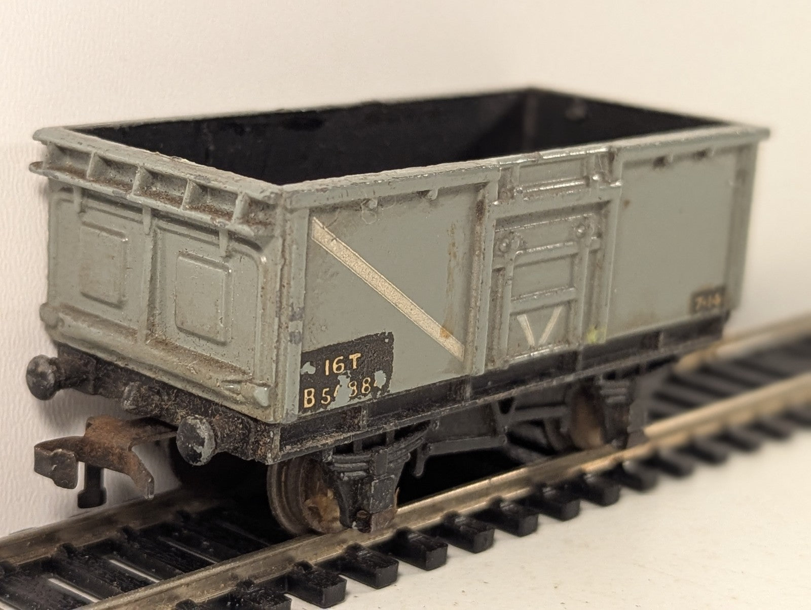 Hornby Dublo 32056/32057 BR 16 Ton Mineral Wagon Grey OO Gauge