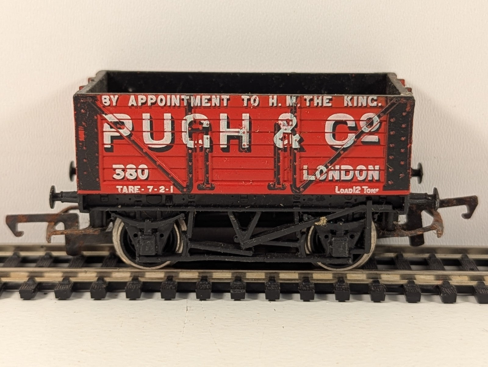 Hornby R010 OO Gauge Pugh & Co 12 Ton Coal Wagon