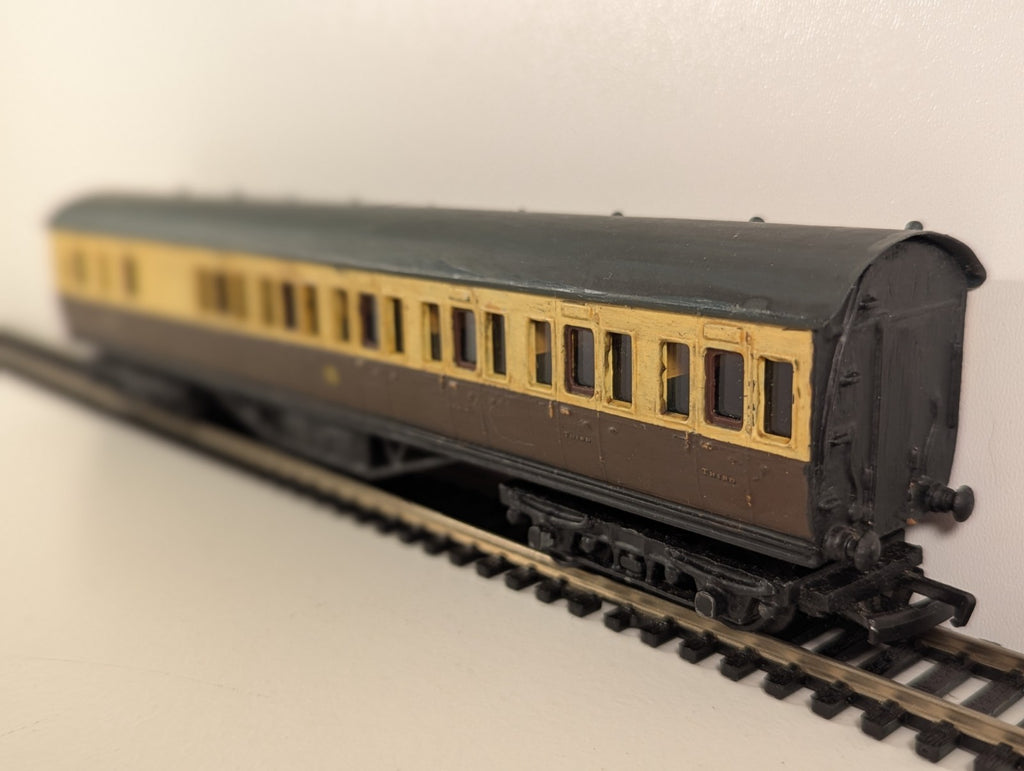 Kitbuilt Suburban Brake Coach – Chocolate & Cream Livery