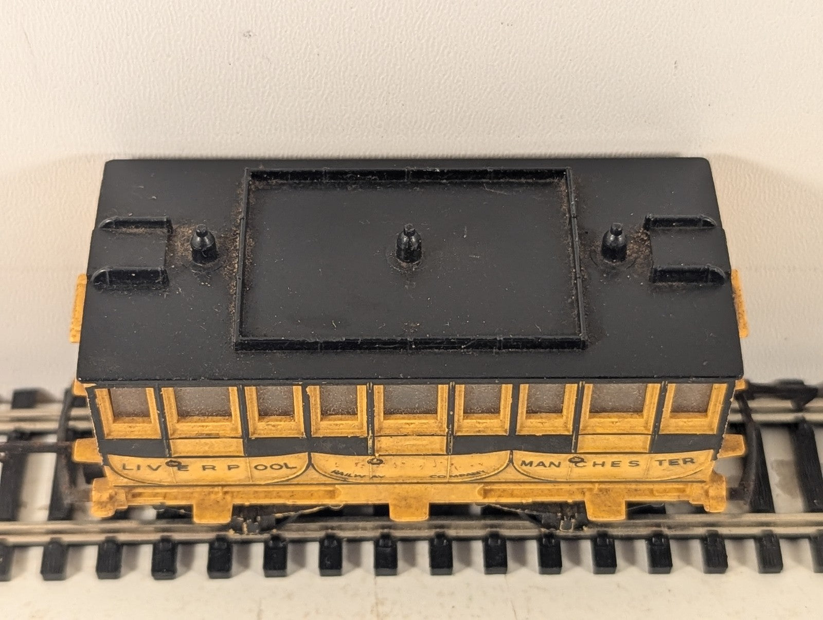 Tri-ang OO Gauge Liverpool & Manchester Railway 1st Class Coach 'Experience'