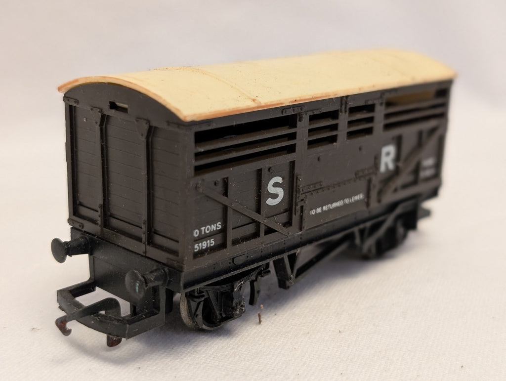 Hornby OO Gauge SR Cattle Wagon Goods Wagon 51915 SR Brown