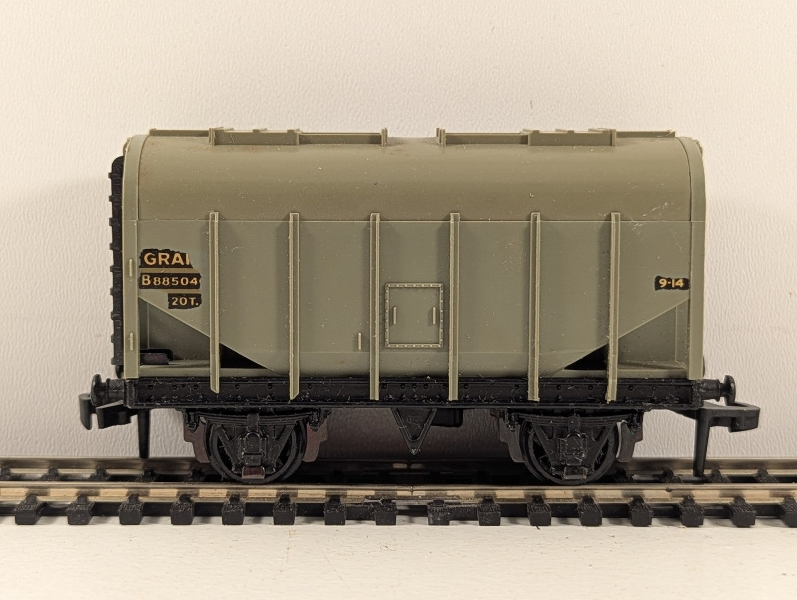 Hornby Dublo 32067 OO Gauge Grey 20-Ton Bulk Grain Wagon - Boxed