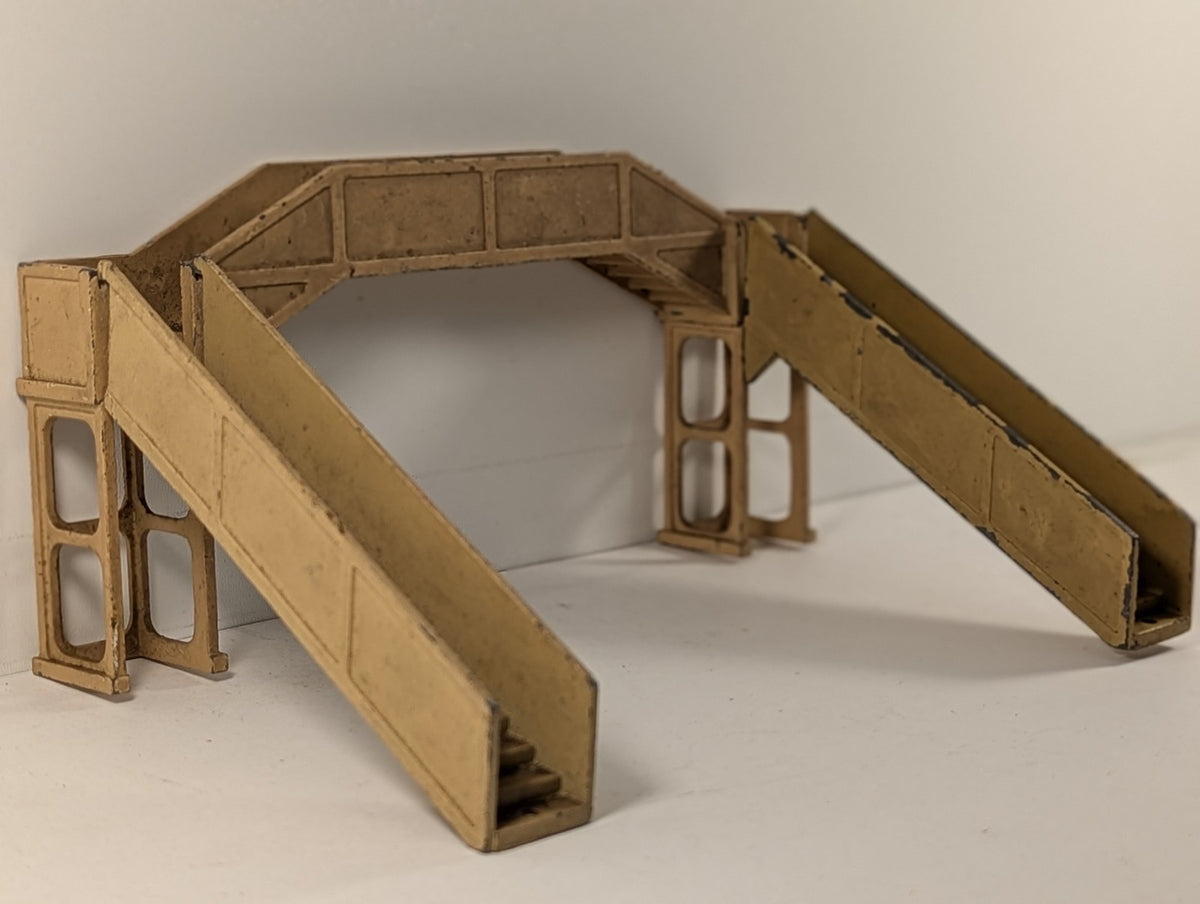 Hornby Dublo OO Gauge D1 Footbridge Cream and Brown