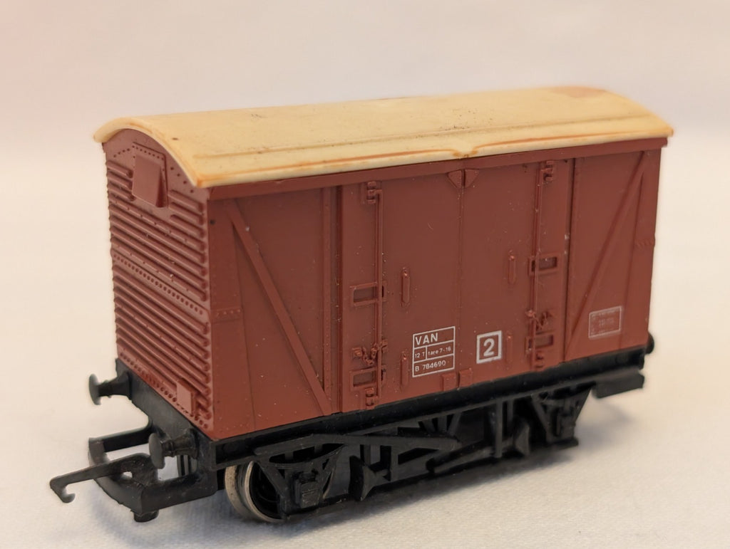 Hornby OO Gauge BR 12T Ventilated Van Goods Wagon B784690 BR Bauxite