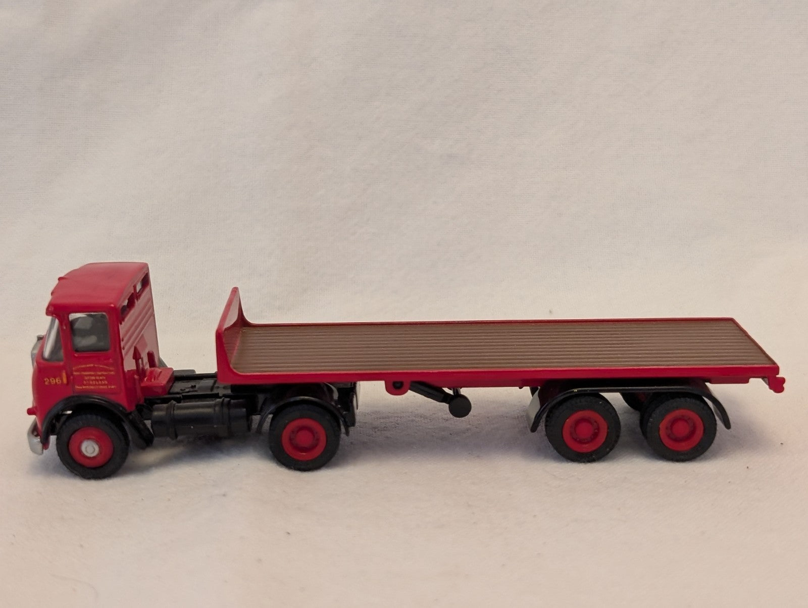 EFE 1:76 Scale Atkinson Articulated Flatbed Die-cast Lorry 296