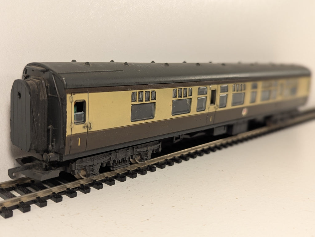 Lima 305313 OO Gauge BR Mk1 Composite Corridor Coach Chocolate & Cream