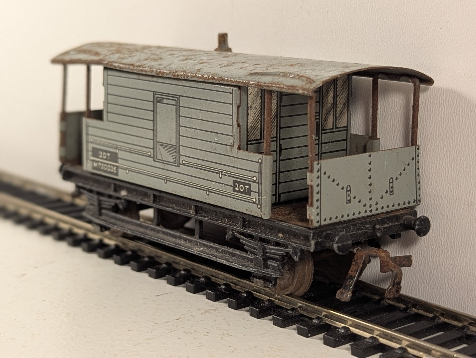 Hornby Dublo OO Gauge BR 20-Ton Goods Brake Van Goods Wagon M730026