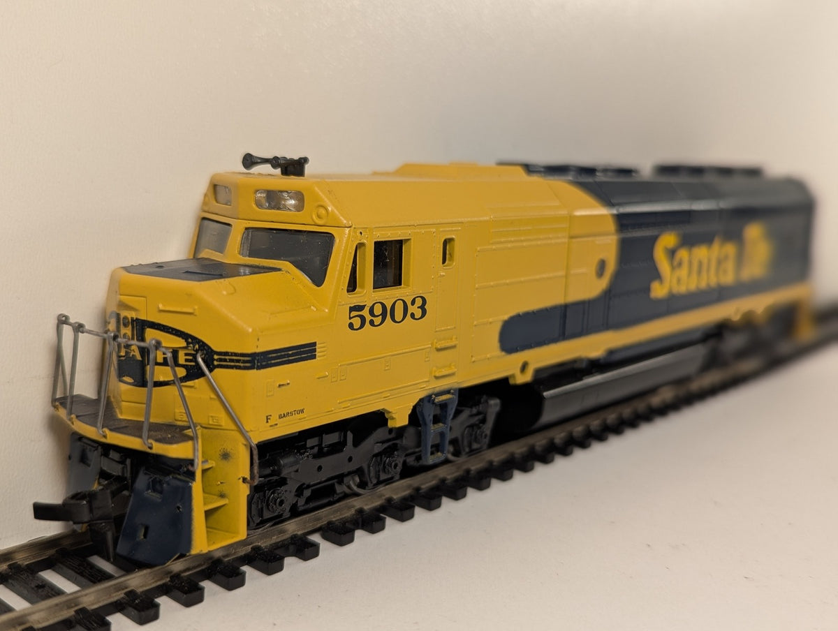 Athearn HO Gauge EMD FP45 Diesel Locomotive 5903 Santa Fe Blue and Yellow