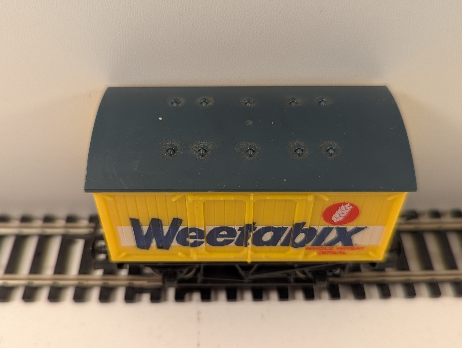 Hornby OO Gauge R728 “Weetabix” Closed Van