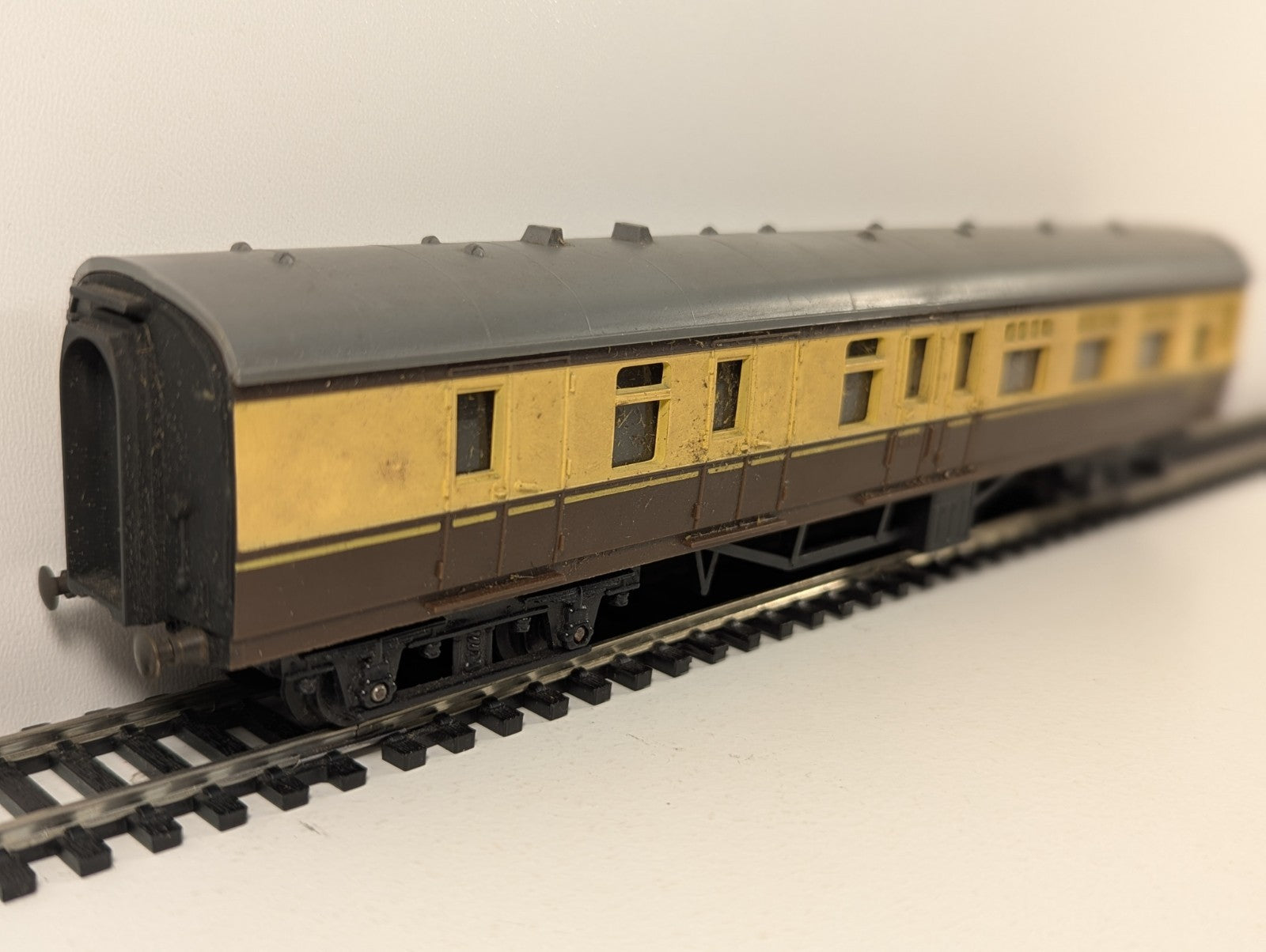 Tri-ang R329 OO Gauge BR Mk1 Brake Second Coach W34302