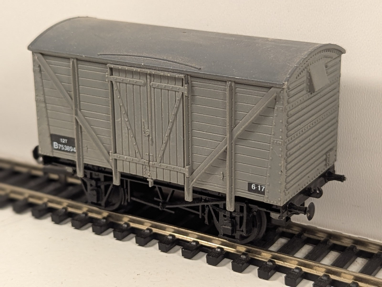 Dapol OO Gauge BR Grey Van (Missing Buffer & Coupling)