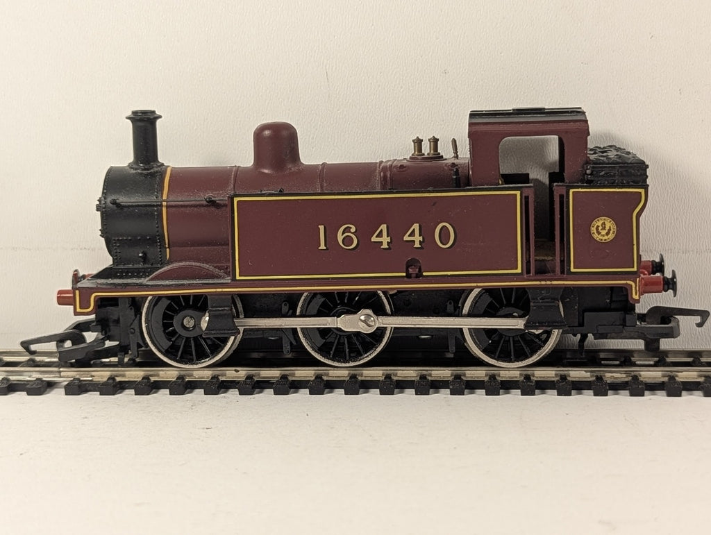 Hornby OO Gauge Class 3F Jinty 0-6-0T Steam Locomotive 16440 LMS Maroon R052