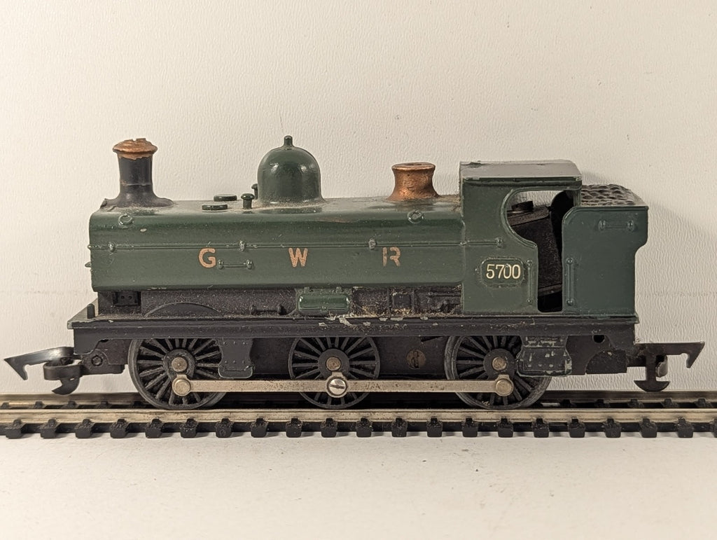 Hornby Dublo OO Gauge GWR 0-6-0T Class 5700 Tank Locomotive GWR Green 2206