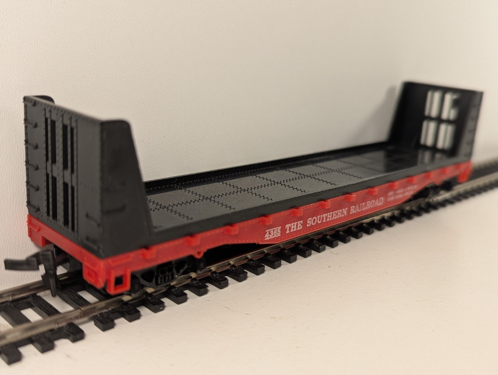Tyco HO Gauge Southern Railroad Flat Car – Lumber / Pulpwood
