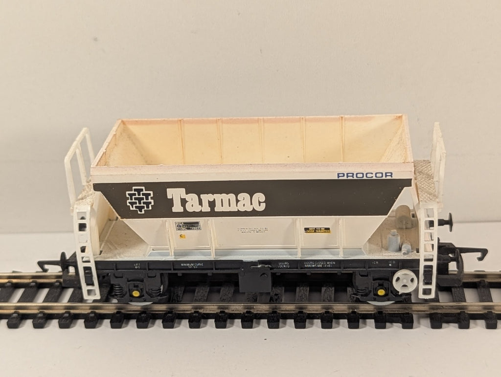 Hornby R013 OO Gauge PGA Tarmac Hopper Wagon