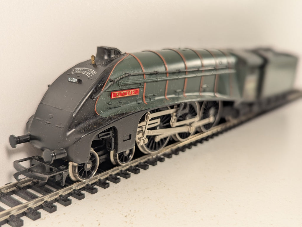 Hornby OO Gauge Class A4 'Bittern' Steam Locomotive 60019 BR Green