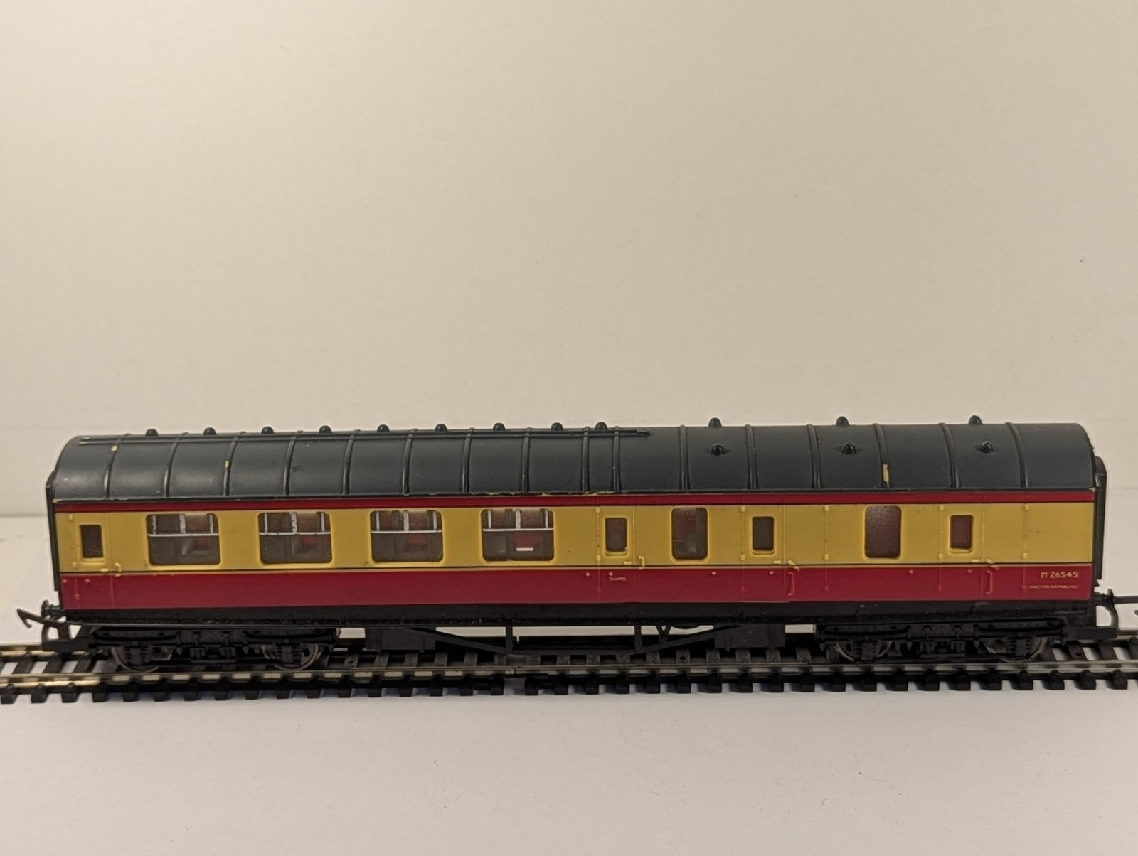 Hornby R438 OO Gauge BR Stanier Brake Coach