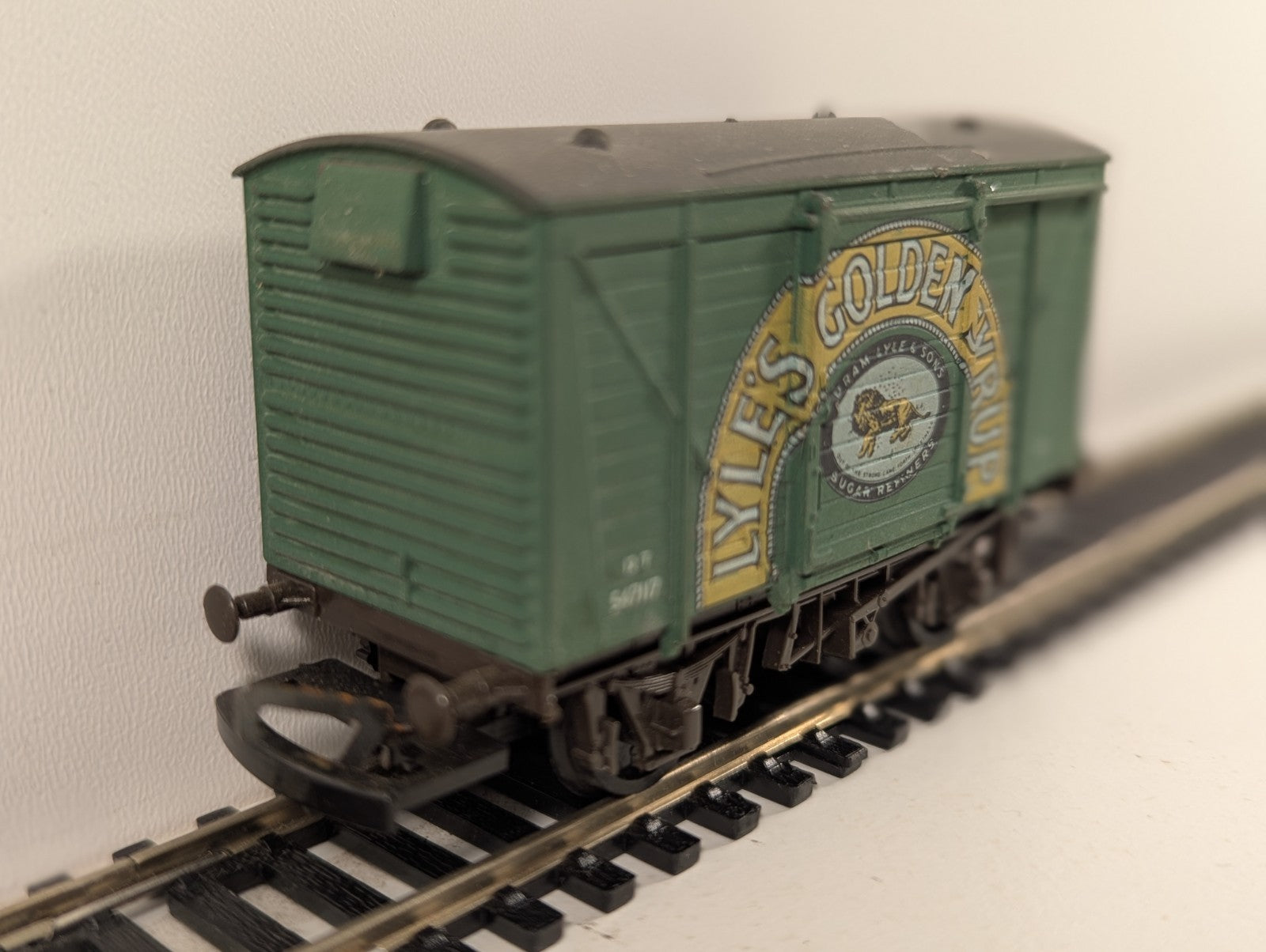 Airfix OO Gauge 54310 12T Wagon Lyle’s Golden Syrup Livery