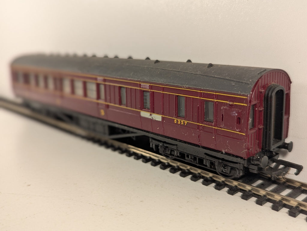 Mainline OO Gauge LMS 57ft Corridor Brake Third Passenger Coach 532