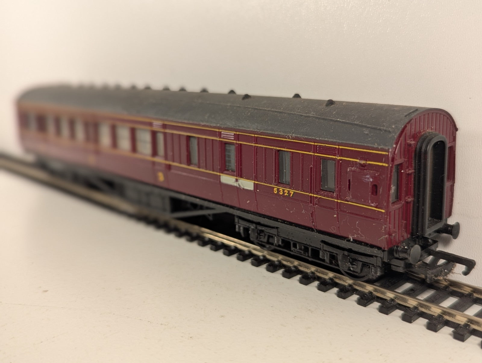 Mainline OO Gauge LMS 57ft Corridor Brake Third Passenger Coach 532