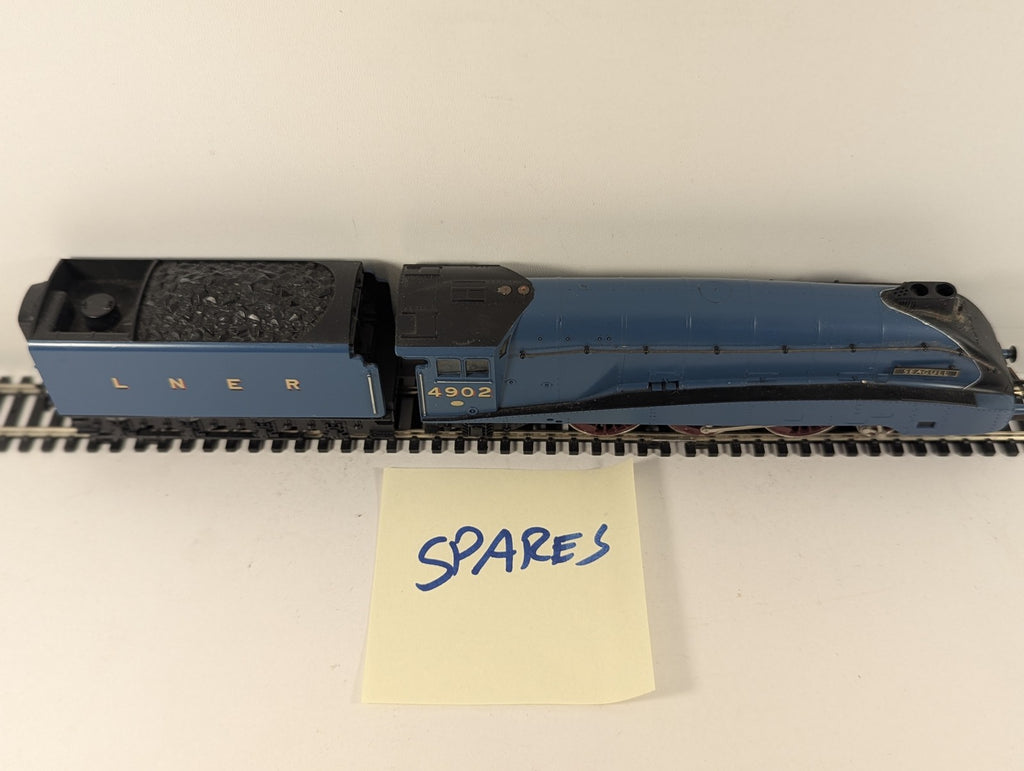 Hornby OO Gauge Class A4 'Seagull' Steam Locomotive 4902 LNER Garter Blue R372