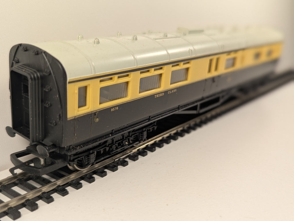 Hornby R454 OO Gauge GWR Collett Restaurant Car No. 9578